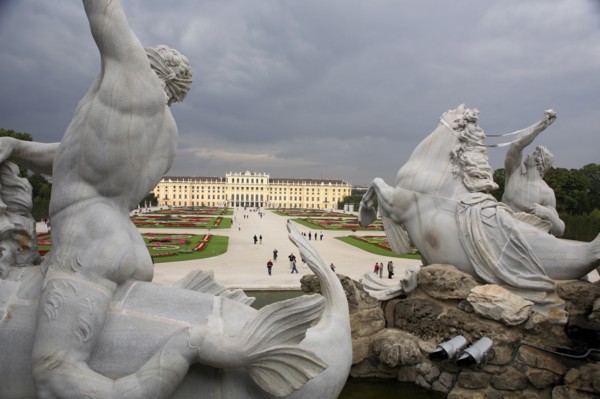 Neptune Fountain in foreground with Schonnbrunn Palace behind. Photo : Bennett Dean