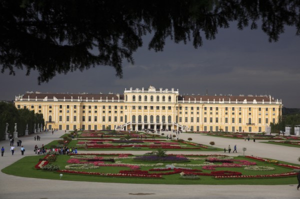 Schonnbrunn Palace. Exterior facade and formal gardens. Photo : Bennett Dean