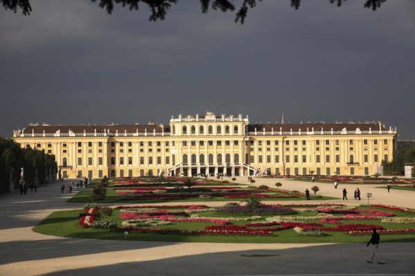 Schonnbrunn Palace. Exterior and formal gardens. Photo : Bennett Dean
