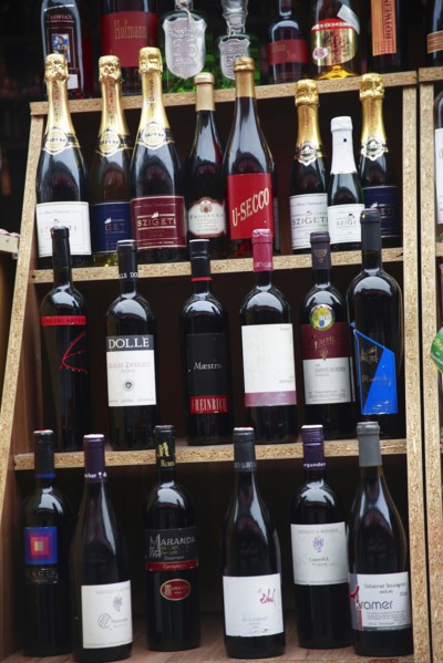 Display of wine in the Naschmarkt. Photo : Bennett Dean