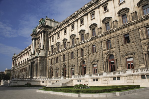 Neue Hofburg palace. Angled view of exterior. Photo : Bennett Dean