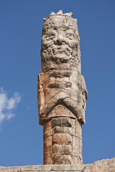 Naxi tribe stone carving at cable car station at base of Yulong Xue Shan Mountain. Photo : Mel