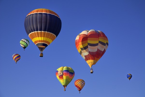 USA, New Mexico, Albuquerque, Annual balloon fiesta colourful hot air balloons. 
Photo : Hugh