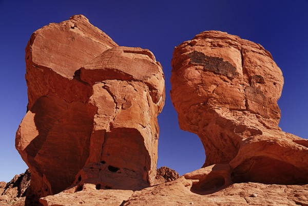 USA, Nevada, Valley of Fire State Park, Face shaped rock formations. 
Photo : Hugh Rooney