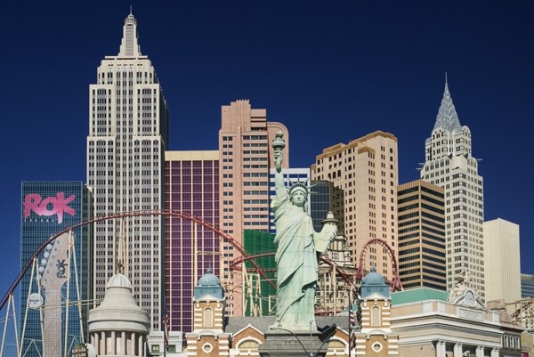 USA, Nevada, Las Vegas, The Strip New York New York hotel and casino exterior. 
Photo : Hugh