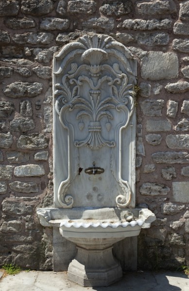 Turkey, Istanbul, Sultanahmet drinking water fountain at the entrance to Topkapi Palace Gardens.