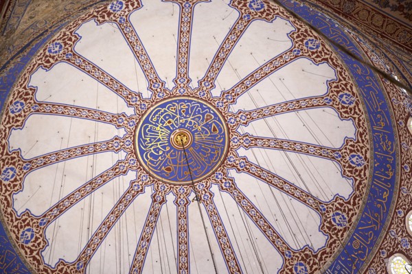 Turkey, Istanbul, Sultanahmet Camii Blue Mosque interior detail of the domed ceiling. 
Photo :