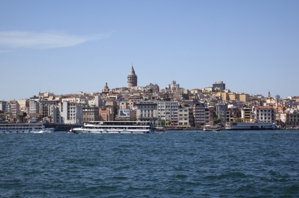 Turkey, Istanbul, Eminonu view across the Golden Horn toward Galata district. 
Photo : Stephen
