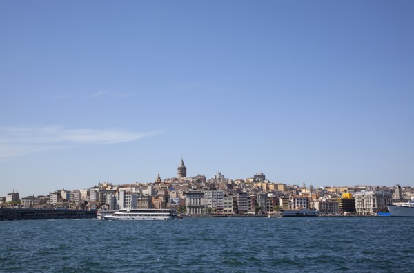 Turkey, Istanbul, Eminonu view across the Golden Horn toward Galata district. 
Photo : Stephen