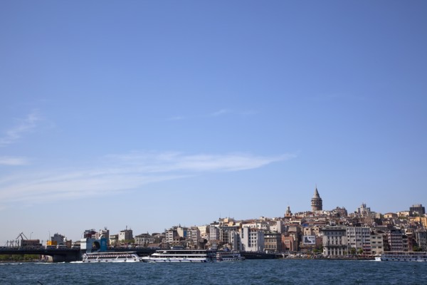 Turkey, Istanbul, Eminonu view across the Golden Horn toward Galata district. 
Photo : Stephen