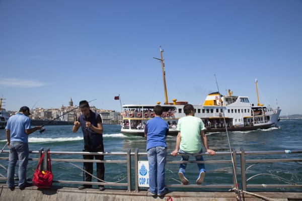 Turkey, Istanbul, Eminonu people fishing the Bosphorus sea from the quayside. 
Photo : Stephen