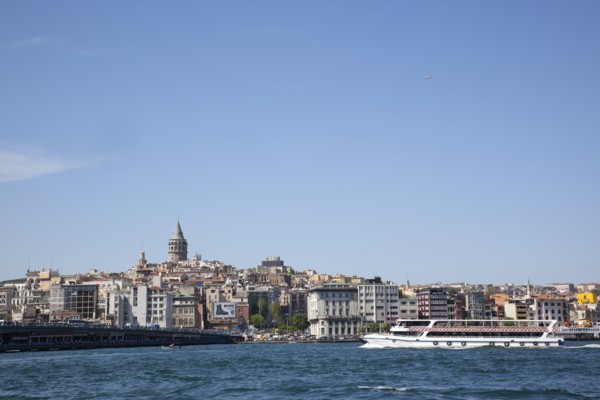 Turkey, Istanbul, Eminonu view across the Golden Horn toward Galata district. 
Photo : Stephen