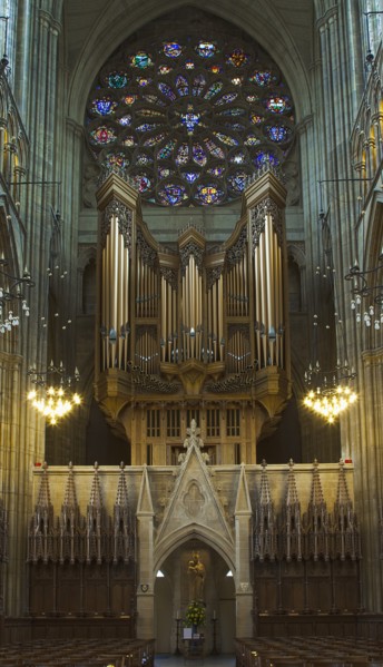England, West Sussex, Shoreham-by-Sea, Lancing College Chapel interior view of the nave. 
Photo :