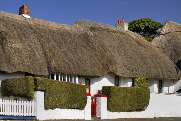 Ireland, County Waterford, Dunmore East, Traditional thatched cottage. 
Photo : Hugh Rooney