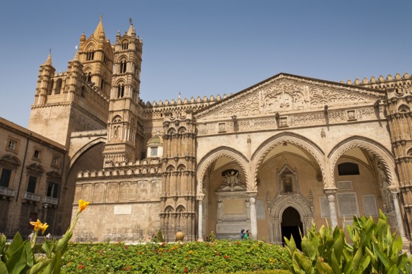 Italy, Sicily, Palermo, Cathedral entrance with wide portico. 
Photo : Mel Longhurst