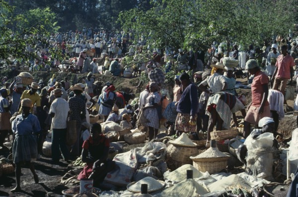 Haiti, Markets, Busy market scene. Photo : Sarah Errington