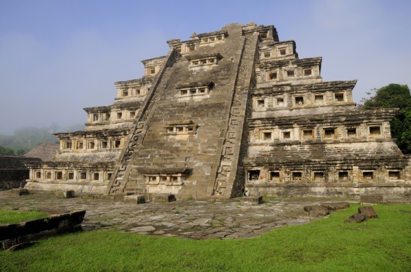Mexico, Veracruz, Papantla, El Tajin archaeological site Pyramide de los Nichos. Photo : Nick