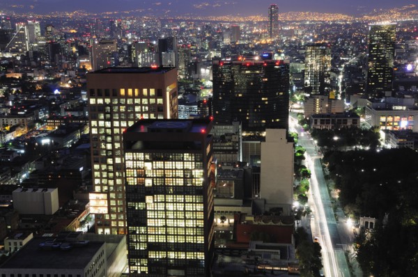 Mexico, Federal District, Mexico City, City view from Torre Latinoamericana at night. Photo : Nick
