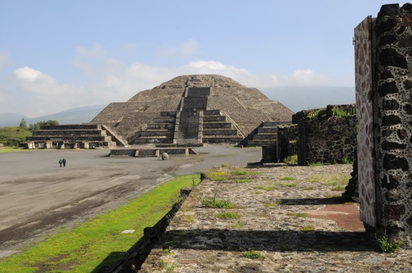 Mexico, Anahuac, Teotihuacan, Pyramid de la Luna and Plaza de la Luna with tourist visitors. Photo