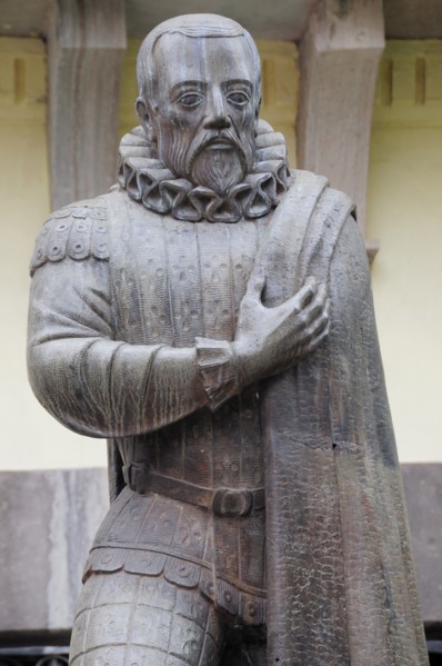 Mexico, Bajio, Guanajuato, Statue of Miguel Cervantes novelist poet and playwright. Photo : Nick