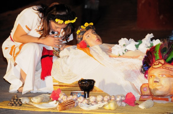 Mexico, Bajio, Guanajuato, Street theatre performance during Cervantino cultural festival. Photo :