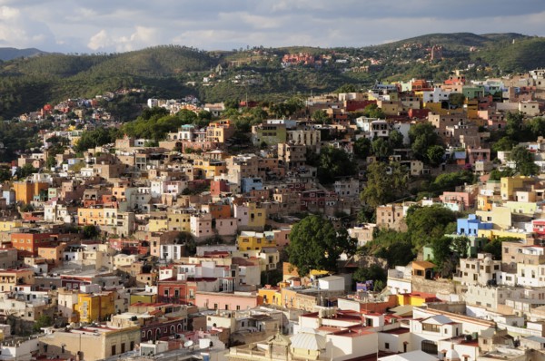 Mexico, Bajio, Guanajuato, City view of housing spread across hillside to distance. Photo : Nick