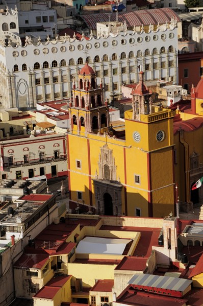 Mexico, Bajio, Guanajuato, Elevated view of Basilica and university building from panoramic