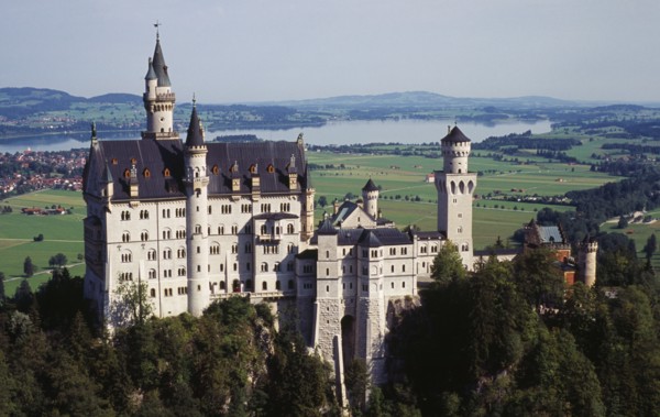 Germany, Bayern, Allgau, Fussen. Schloss Neuschwanstein Castle with Forggensee Lake in the
