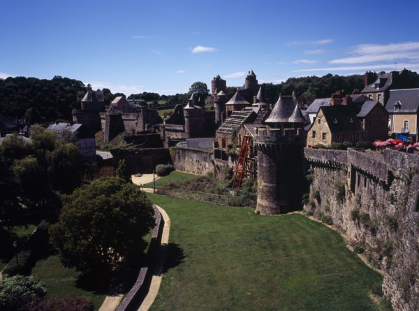 France, Bretagne, Ille-et-Vilaine, Fougeres. Outer walls of the chateau dating from 11th to 15th