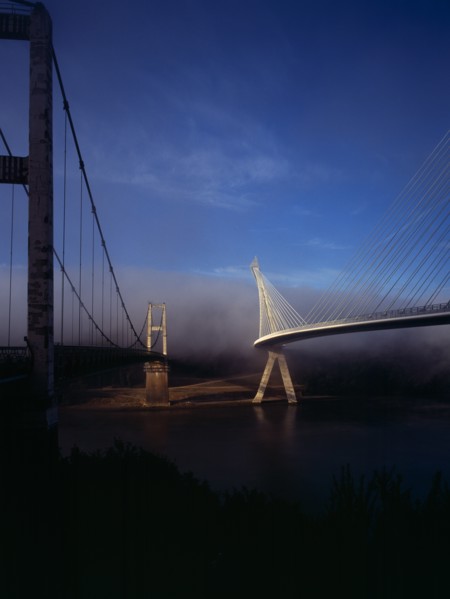 France, Bretagne, Finistere, Ile de Crozon. View of both old and new Pont de Terenez suspension