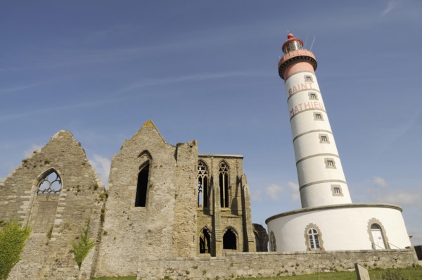 France, Brittany, Pointe de St-Mathieu, St Mathieu lighthouse and ruined Abbey at Pointe de St