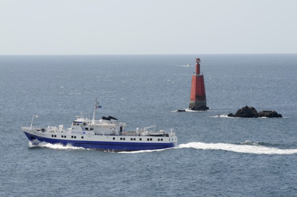 France, Brittany, Cameret-sur-Mer, Penn Ar Bed passenger ferry passing close to the pointe de