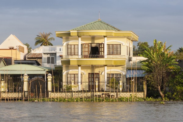 Vietnam, Mekong Delta, Opulent riverside home near Cai Rang and Can Tho. Photo : Mel Longhurst