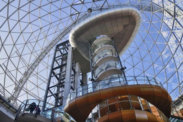 Ireland, North, Belfast, Victoria Square shopping centre, interior view of the glass dome. 
Photo