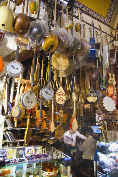 Turkey, Istanbul, Fatih, Sultanahmet, Kapalicarsi, Music stall displaying various musical