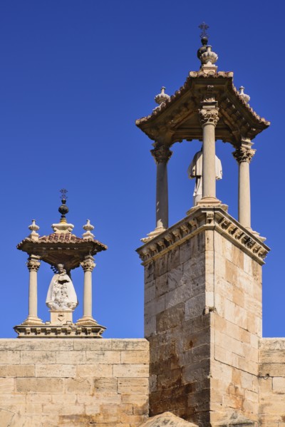 Spain, Valencia Province, Valencia, Puente del Mar with statues of San Pascual and the Virgin Mary  Puente del Mar is one of many bridges over the former Rio Turia which now serves as a park as the ri...