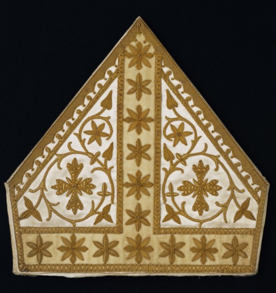 Pugin, Mitre en soie brodée