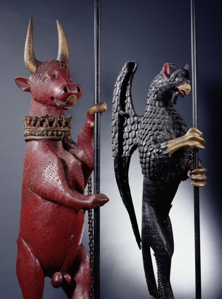 Taureau et gryphon héraldiques