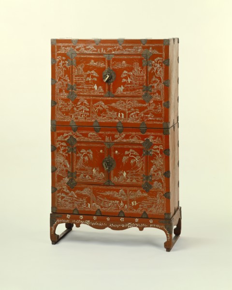 Armoire laquée