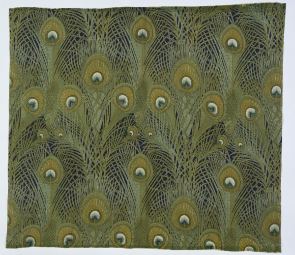Silver, Tissu au motif de plumes de paon