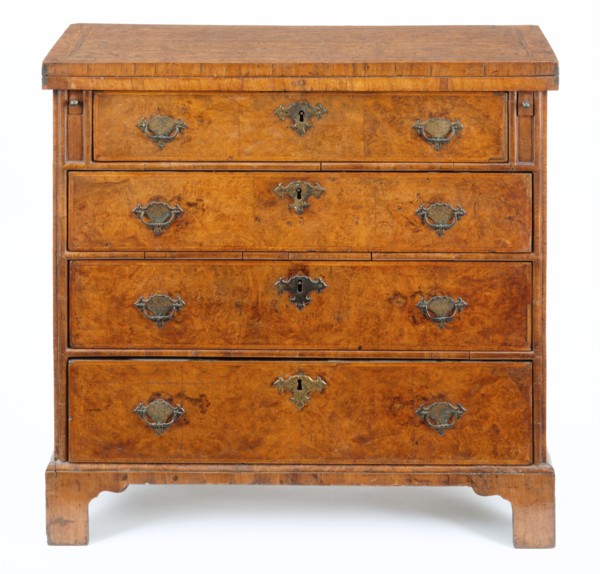 Chest of Drawers or Bachelor Chest. England, 1700-30