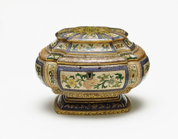 Tea caddy, by Jennens and Bettridge. England, 1851.