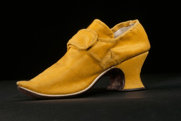 One of a pair of shoes. Norwich, England, c.1720-39