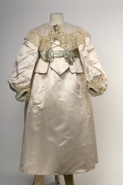 Vandyke bridesmaid's dress. Britain, 1903. 
Londres, Victoria & Albert Museum
Londres, Victoria
