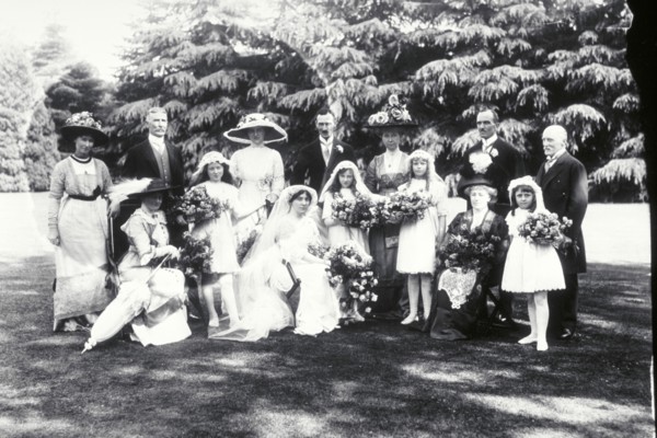 Miss Croswaite Wedding, Lafayette Portrait Studios. London, England, 1912. 
Londres, Victoria &