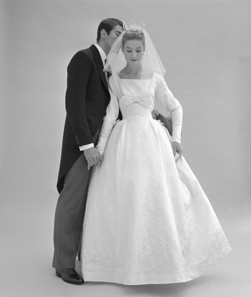 Wedding dress, photo John French. London, UK, 1960s. 
Londres, Victoria & Albert Museum
Londres,