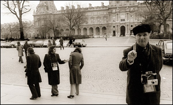 Paris, esplanade du Louvre