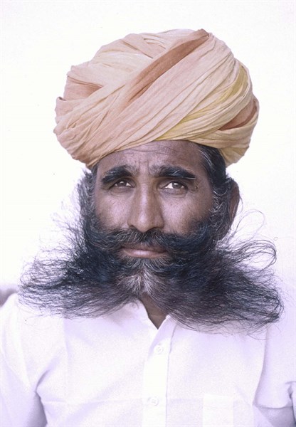 Portrait d'un Indien à l'intérieur du Fort d'Amber,
Jaïpur, l'est du Rajasthan, Inde.