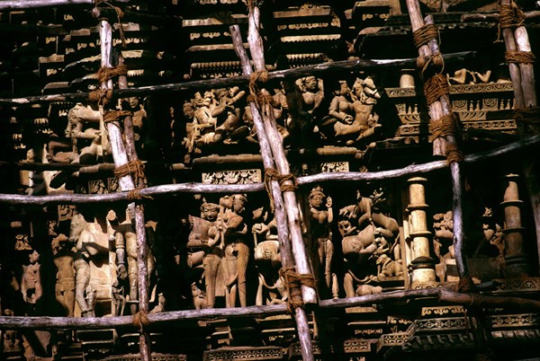 Restauration du Temple d'Adinatha, Khajuraho, Madhya Pradesh, Inde.