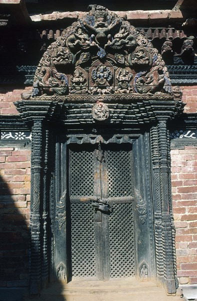 Porte d'entrée dans la cour de Mani Keshar Chowk, à Patan, vallée de Kathmandu, Népal